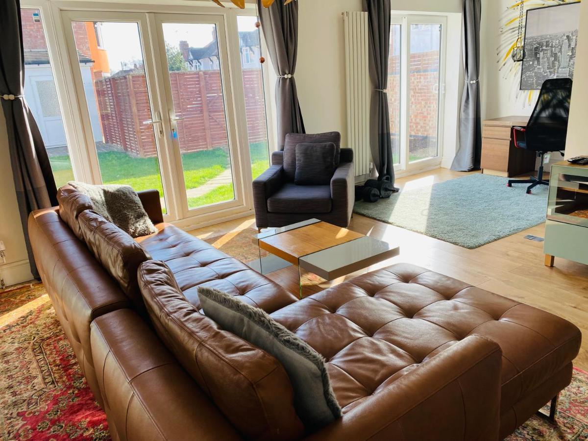 Mayors House Ideal For Groups & Business Villa ปีเตอร์โบโรห์ ภายนอก รูปภาพ